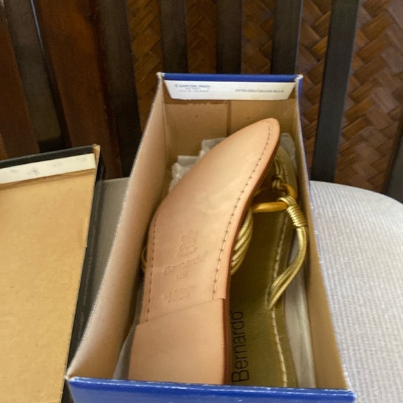 BERNARDO - ***RARE***Medieval Nappa Gold 12M NWT - Picture 8 of 9